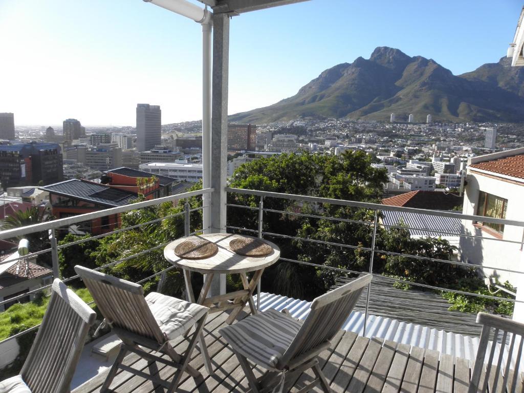 Upperbloem Guesthouse And Apartments Cape Town Eksteriør bilde